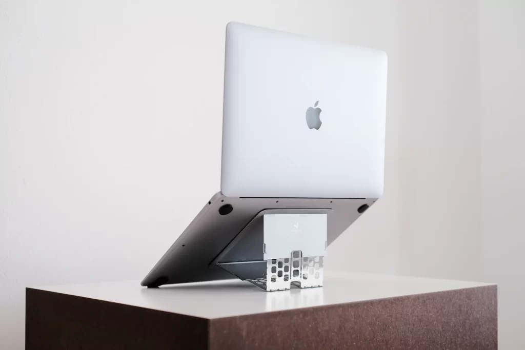 4つの〇〇を上げる。MacBookユーザーにおすすめの最薄スタンド『Majextand』