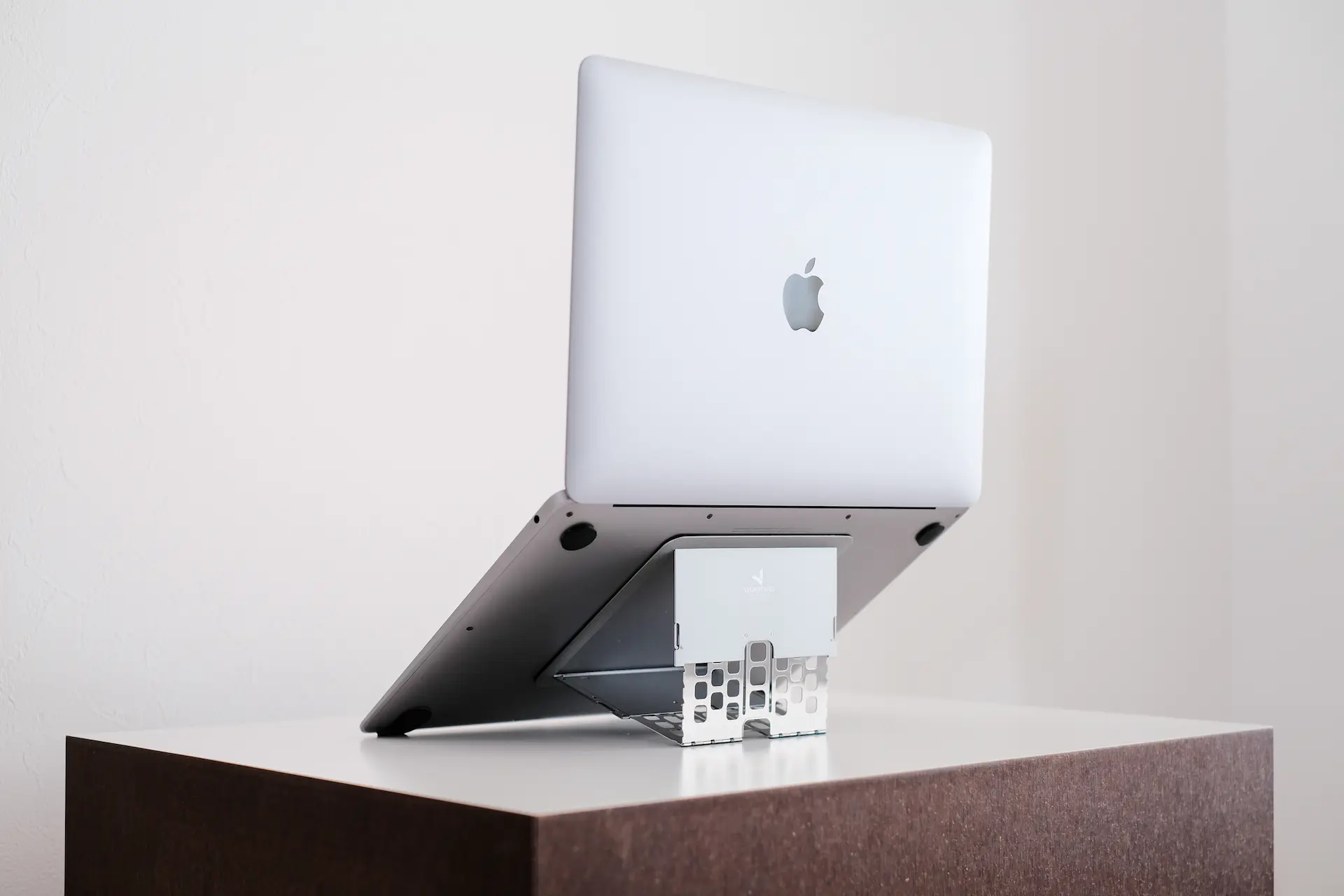 4つの〇〇を上げる。MacBookユーザーにおすすめの最薄スタンド『Majextand』
