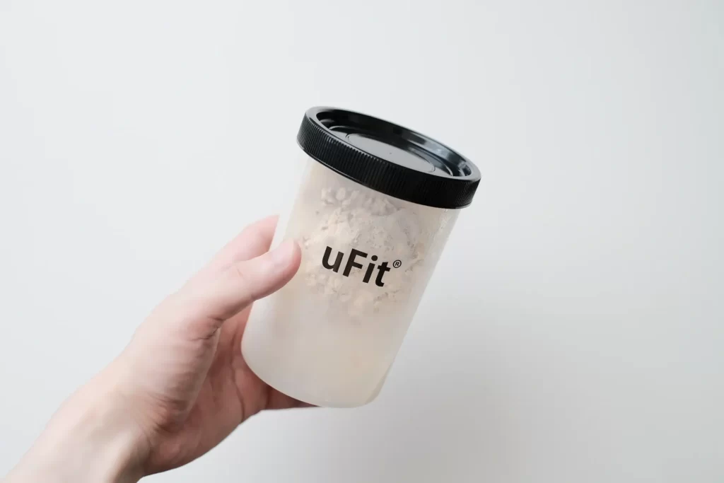 uFit Soy Proteinをシェイク