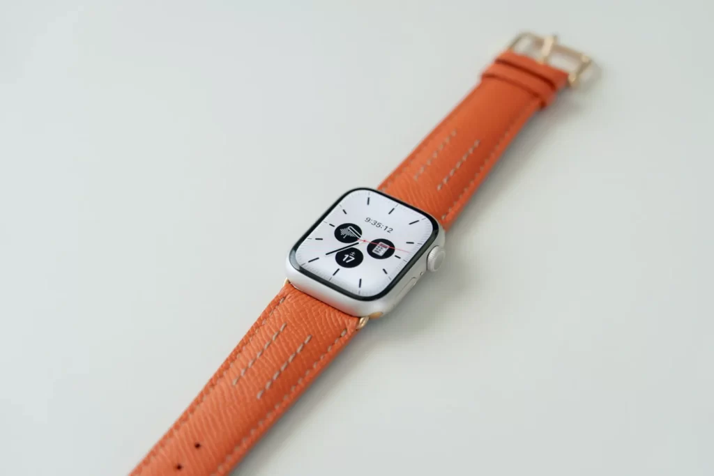 YUTORI Apple Watch レザーバンドを装着した状態
